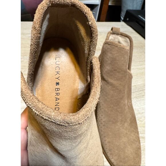 Lucky brand suede ankle bootie with a stacked block heel. 6M - Picture 8 of 8